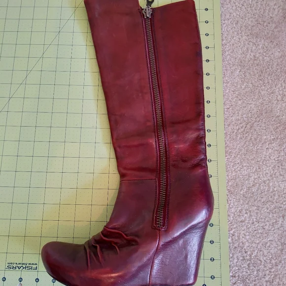 Boots - Picture 5 of 8